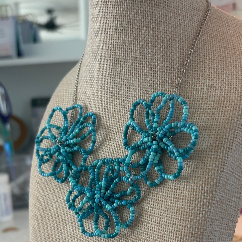 Blue Seed-bead Floral Necklace 8” - Picture 5 of 5